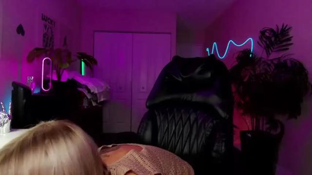 Image 11 of oliviaowens Stream on Chaturbate on 1 month ago
