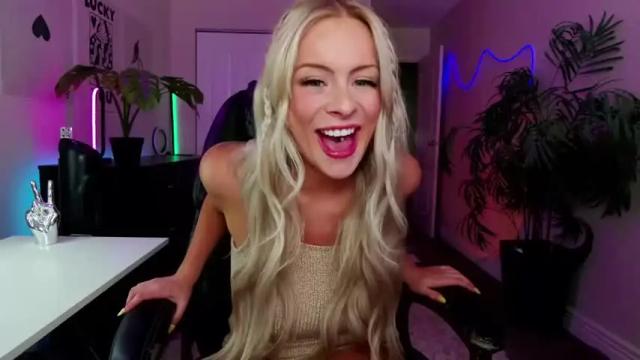 Image 8 of oliviaowens Stream on Chaturbate on 1 month ago