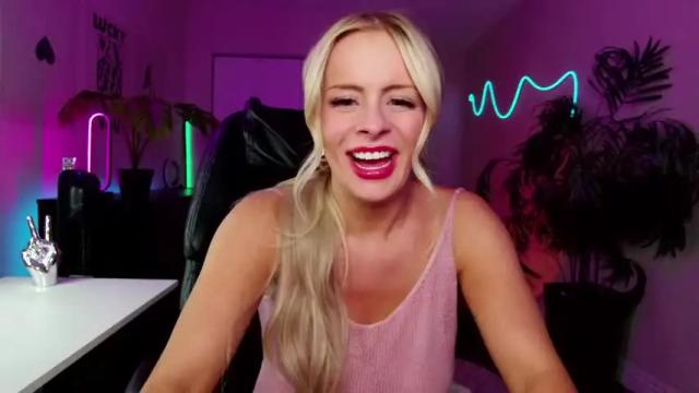 Image 11 of oliviaowens Stream on Chaturbate on 1 month ago