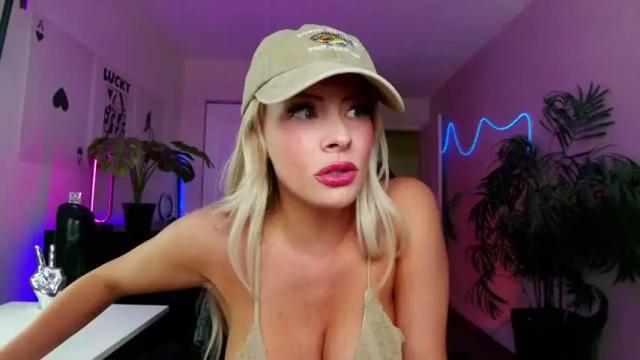 Image 10 of oliviaowens Stream on Chaturbate on 1 month ago