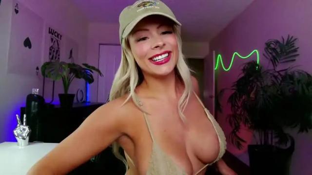 Image 6 of oliviaowens Stream on Chaturbate on 1 month ago