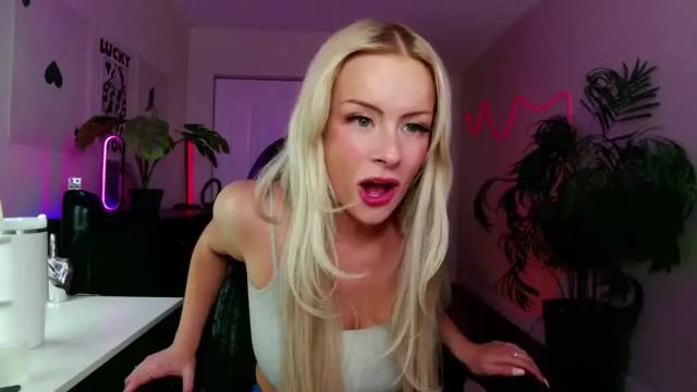 Image 8 of oliviaowens Stream on Chaturbate on 1 month ago