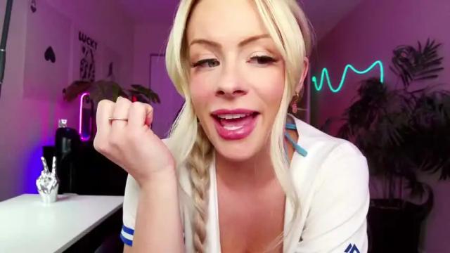 Image 11 of oliviaowens Stream on Chaturbate on 1 month ago