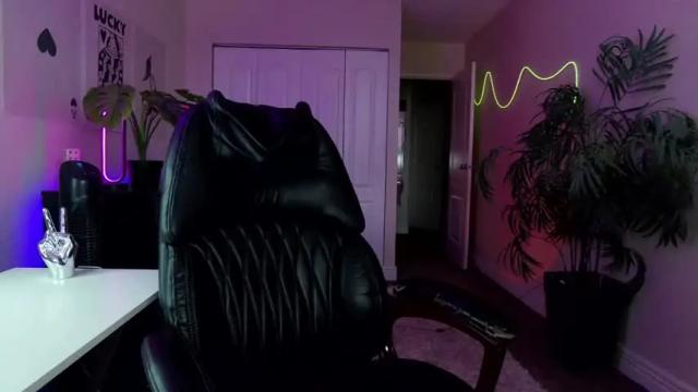 Image 12 of oliviaowens Stream on Chaturbate on 22 days ago