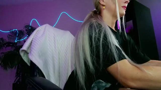 Image 8 of oliviaowens Stream on Chaturbate on 2 days ago