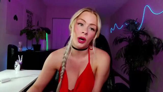 Image 6 of oliviaowens Stream on Chaturbate on 5 months ago
