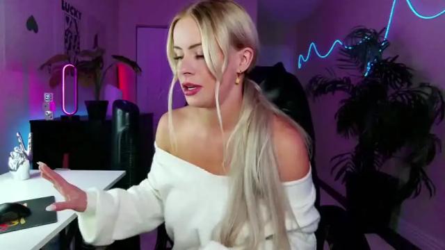 Image 4 of oliviaowens Stream on Chaturbate on 1 month ago