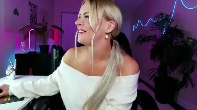 Image 6 of oliviaowens Stream on Chaturbate on 1 month ago