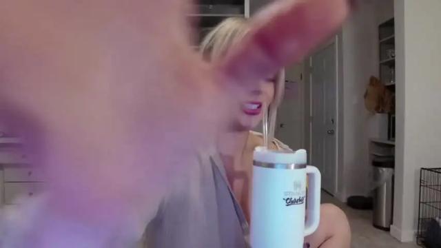 Image 10 of oliviaowens Stream on Chaturbate on 4 months ago