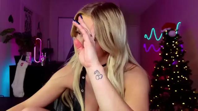 Image 11 of oliviaowens Stream on Chaturbate on 23 days ago