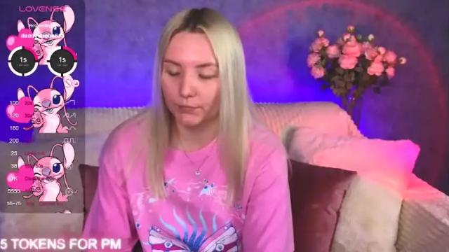 Image 2 of oliviashepard Stream on Chaturbate on 19 months ago