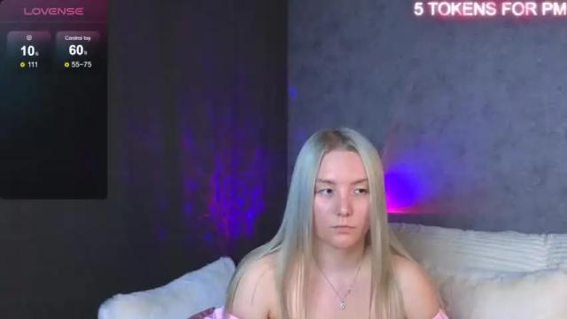 Image 3 of oliviashepard Stream on Chaturbate on 18 months ago