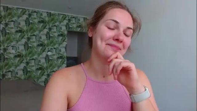 Image 2 of oliviashiny Stream on Chaturbate on 2 months ago