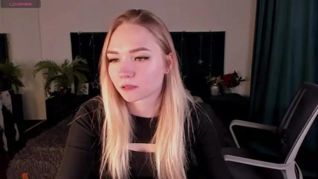 Image 2 of oliviya_lee Stream on Chaturbate on 16 months ago