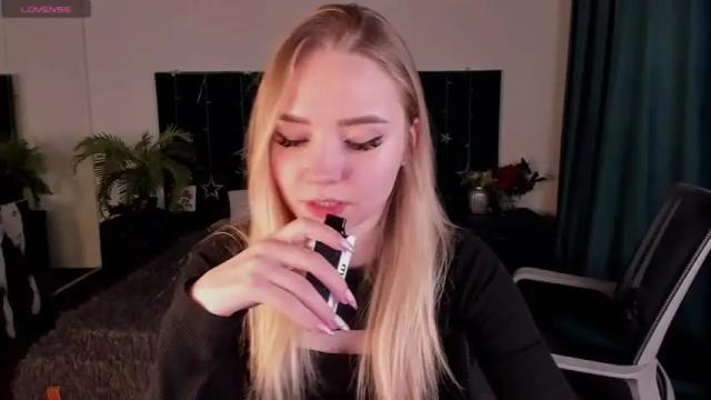 Image 3 of oliviya_lee Stream on Chaturbate on 16 months ago