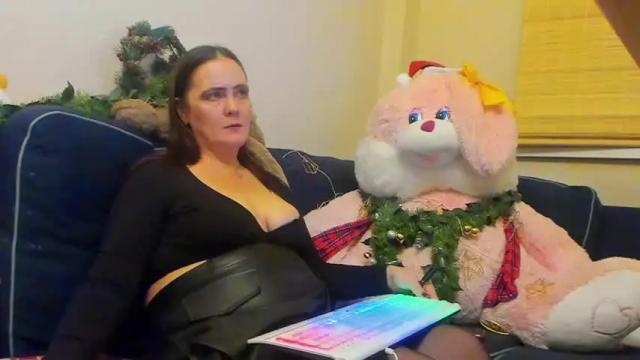 Image 12 of oliviyasunshine Stream on Chaturbate on 16 months ago