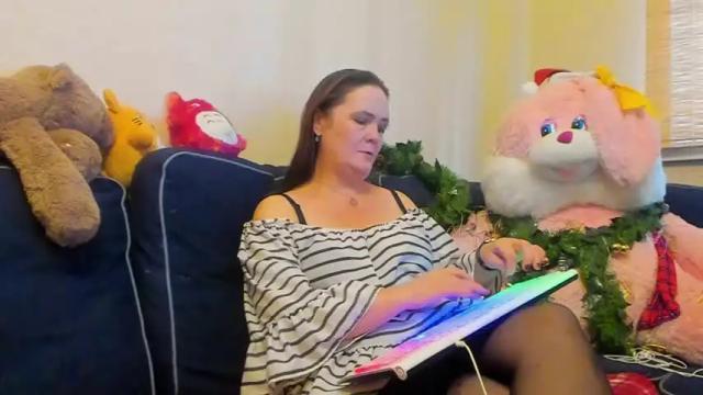 Image 4 of oliviyasunshine Stream on Chaturbate on 16 months ago