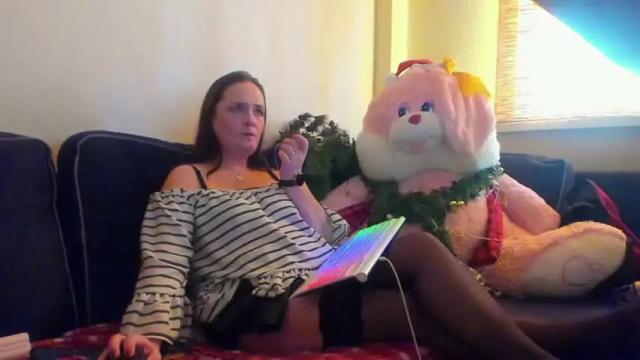 Image 11 of oliviyasunshine Stream on Chaturbate on 16 months ago