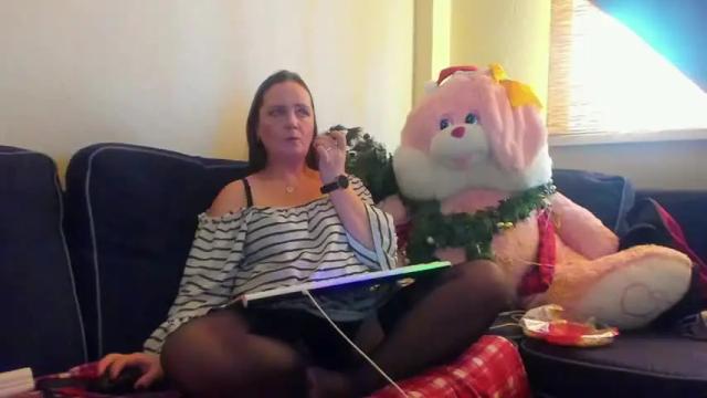 Image 2 of oliviyasunshine Stream on Chaturbate on 16 months ago