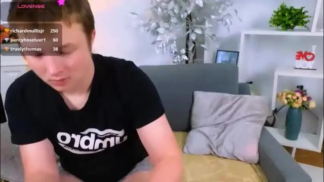 Image 8 of ollistiw Stream on Chaturbate on 1 month ago