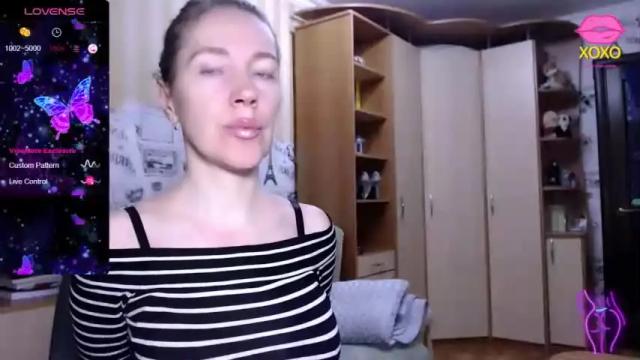 Image 2 of oly_cute_ Stream on Chaturbate on 15 months ago
