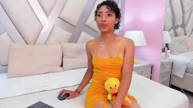 Image 4 of only_emma Stream on Chaturbate on 17 months ago