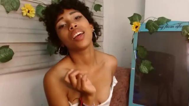 Image 12 of only_emma Stream on Chaturbate on 17 months ago