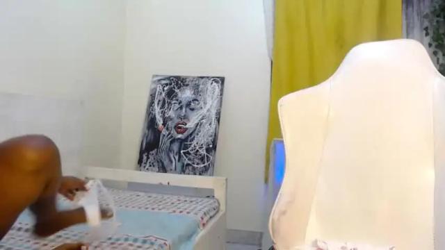 Image 4 of onlysexyboobsebony Stream on Chaturbate on 18 months ago