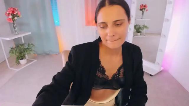 Image 3 of orfeya_one Stream on Chaturbate on 17 months ago