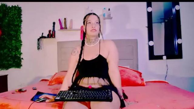 Image 6 of oriana_big Stream on Chaturbate on 13 months ago