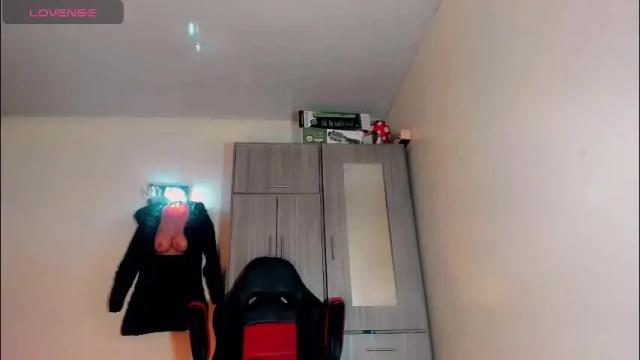 Image 11 of oriana_braom Stream on Chaturbate on 2 months ago