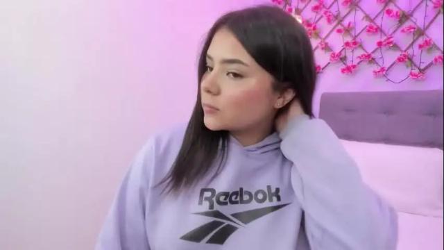 Image 3 of oriana_guzman Stream on Chaturbate on 1 month ago