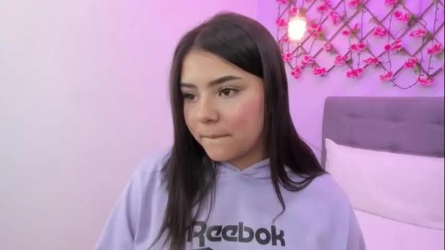 Image 4 of oriana_guzman Stream on Chaturbate on 1 month ago