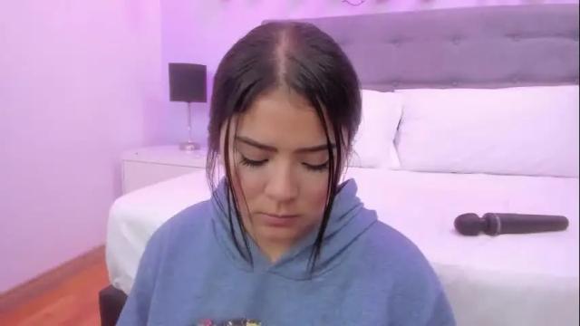 Image 12 of oriana_guzman Stream on Chaturbate on 1 month ago