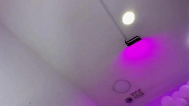 Image 12 of oriana_guzman Stream on Chaturbate on 1 month ago