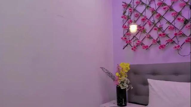 Image 2 of oriana_guzman Stream on Chaturbate on 18 days ago