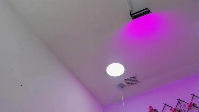 Image 3 of oriana_guzman Stream on Chaturbate on 12 days ago