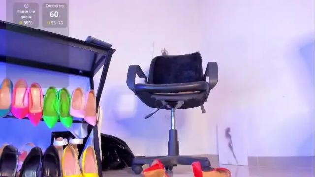Image 3 of orianaflores Stream on Chaturbate on 1 month ago