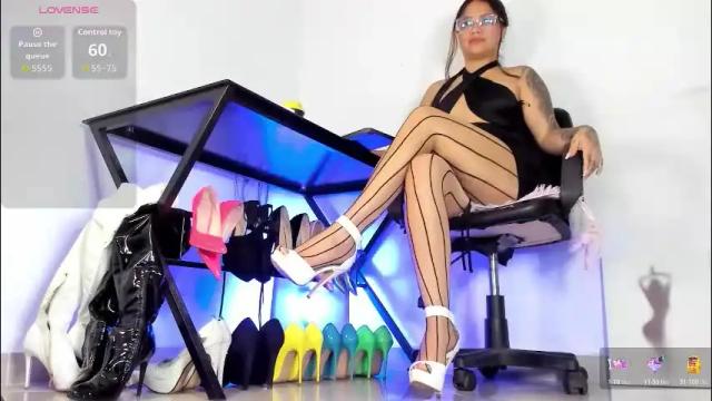 Image 3 of orianaflores Stream on Chaturbate on 3 days ago