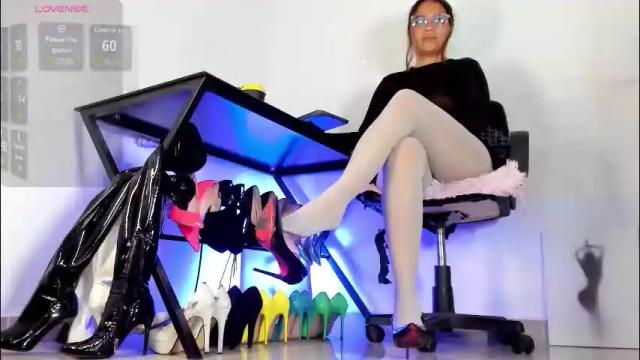 Image 2 of orianaflores Stream on Chaturbate on 2 months ago