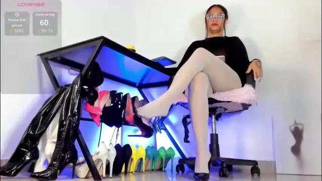 Image 6 of orianaflores Stream on Chaturbate on 2 months ago