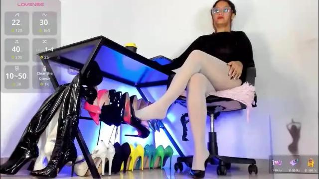 Image 8 of orianaflores Stream on Chaturbate on 2 months ago