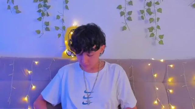 Image 11 of owenfoxx1 Stream on Chaturbate on 17 months ago