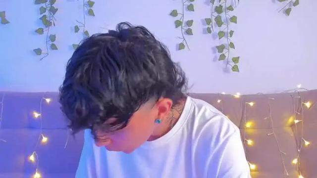 Image 2 of owenfoxx1 Stream on Chaturbate on 17 months ago