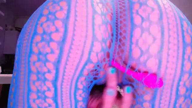 Image 7 of oxxxy__ Stream on Chaturbate on 1 month ago