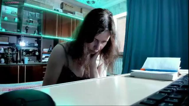 Image 4 of pa1e_pr1ncess Stream on Chaturbate on 1 month ago