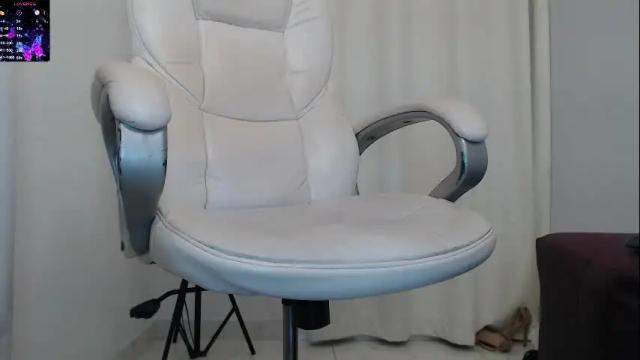Image 10 of paiperhalliwey Stream on Chaturbate on 4 days ago