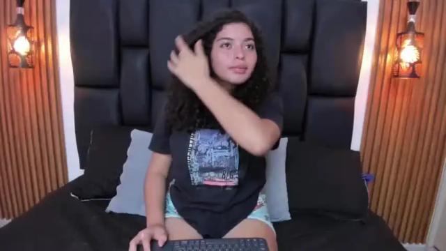 Image 8 of pamela_velez12 Stream on Chaturbate on 15 months ago