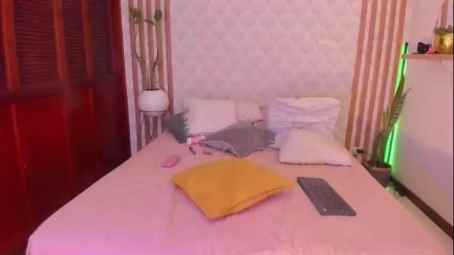 Image 12 of pamelareal Stream on Chaturbate on 4 months ago