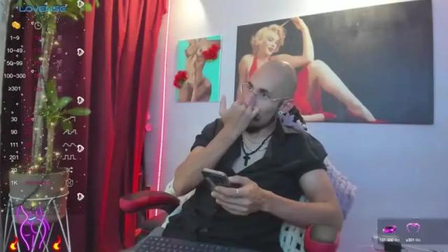 Image 2 of pandora_beker Stream on Chaturbate on 15 months ago